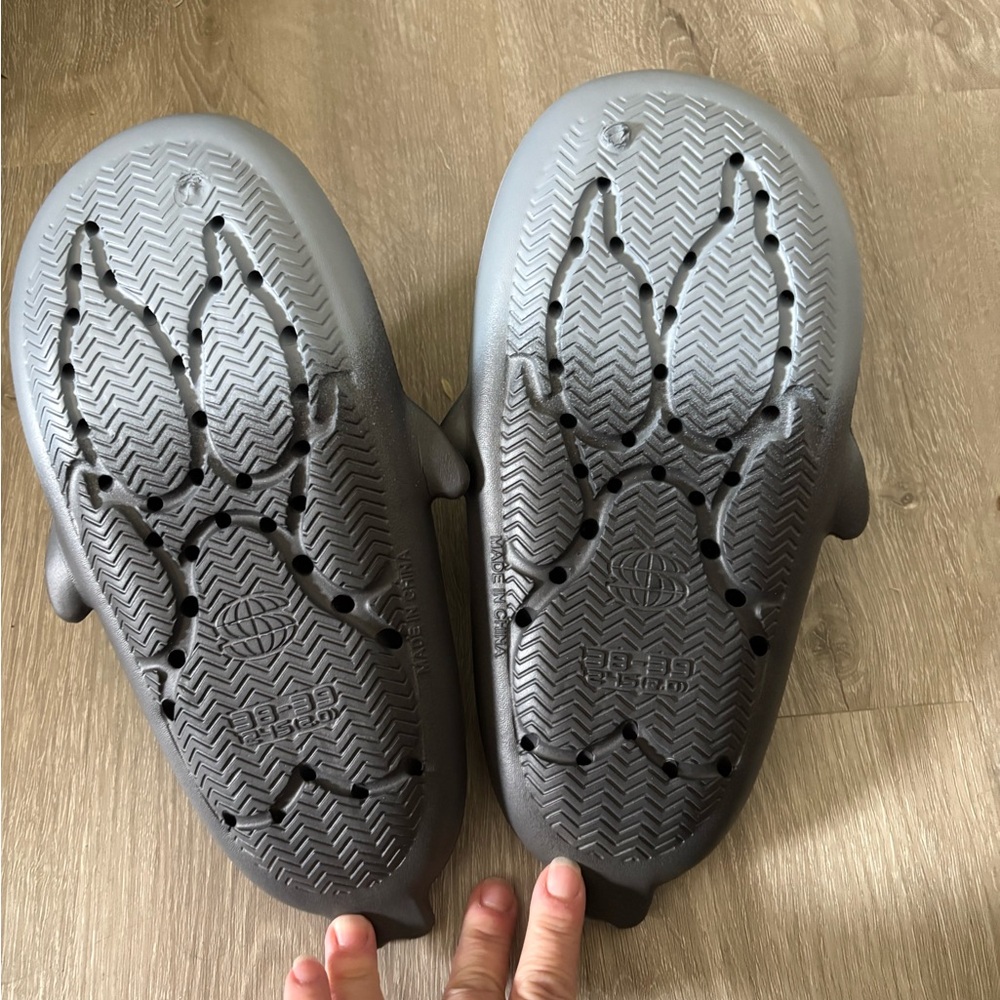 BRAND NEW SHARK SLIDES/SANDALS - Picture 2 of 5